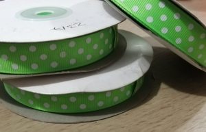 2317a - Cinta Puntitos Verde Claro Borlon 2cm