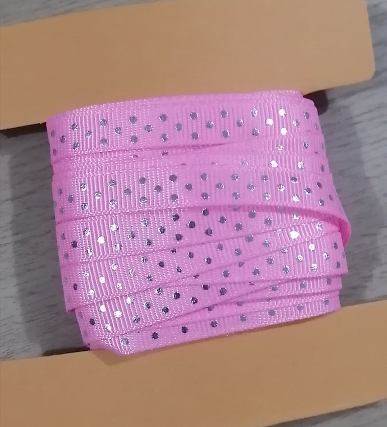 cpp-07 - Cinta Puntos Plateados Rosa Chicle 1cm - 10 yardas
