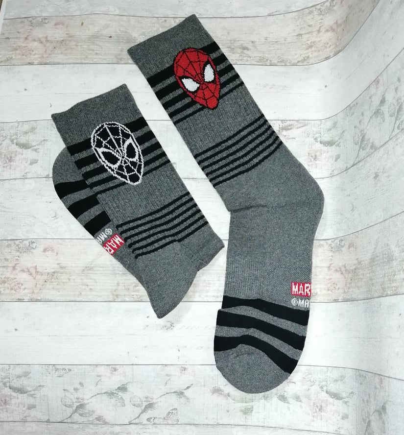 spi-26 Spiderman - gris rayas negra afelpada (planta de pie)  largas - Adulto