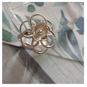 ag-an01 Anillo con centro de flor talla 9 Plata 950