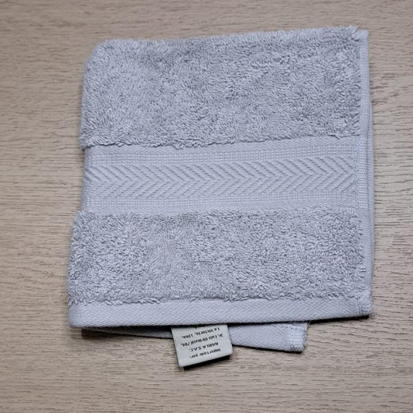 1044ESS65033-3	Toalla Essencial para CARA 33x33 - Silver